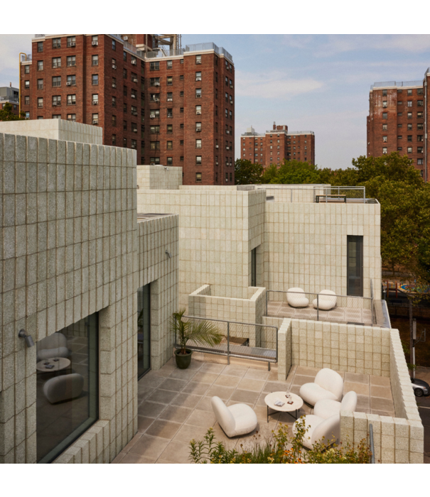 Gubi  Gubi - TS Outdoor coffee table round travertine