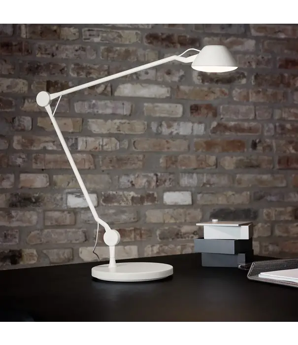 Fritz Hansen Fritz Hansen  AQ01 Table Lamp