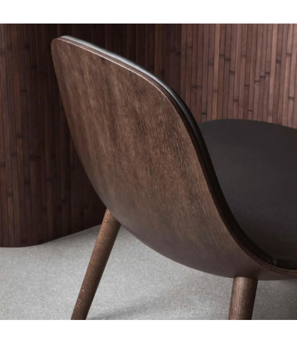 Eva Solo  - Wait to be seated Eva Solo Yuuga Lounge Chair smoked oak, black leather