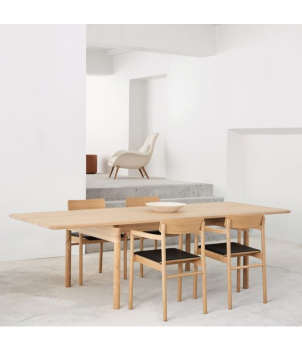 Fredericia  Model 3446, Post Armstoel zwart eiken - zitting zwart leer