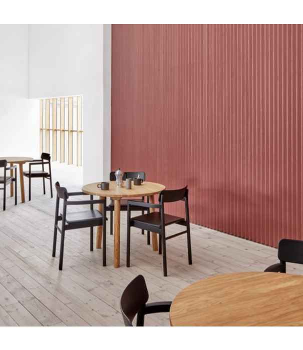 Fredericia  Fredericia - Post armchair, black oak  - black leather