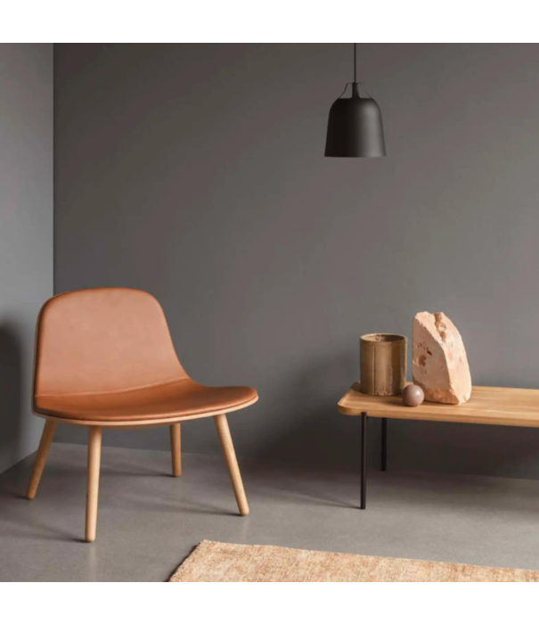 Eva Solo  - Wait to be seated Eva Solo Yuuga Lounge Stoel geolied eiken, cognac leer