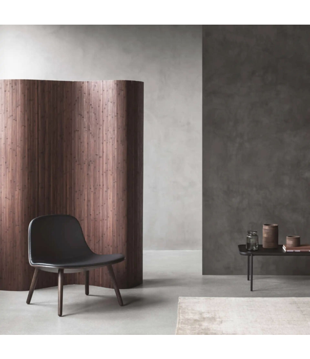 Eva Solo  - Wait to be seated Eva Solo Yuuga Lounge Stoel gerookt eiken, zwart leer