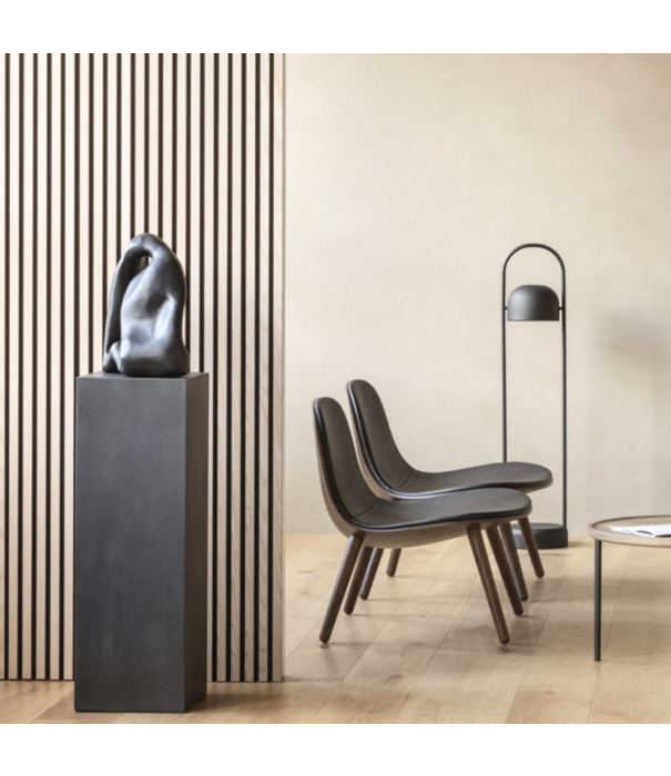 Eva Solo  - Wait to be seated Eva Solo Yuuga Lounge Chair smoked oak, black leather