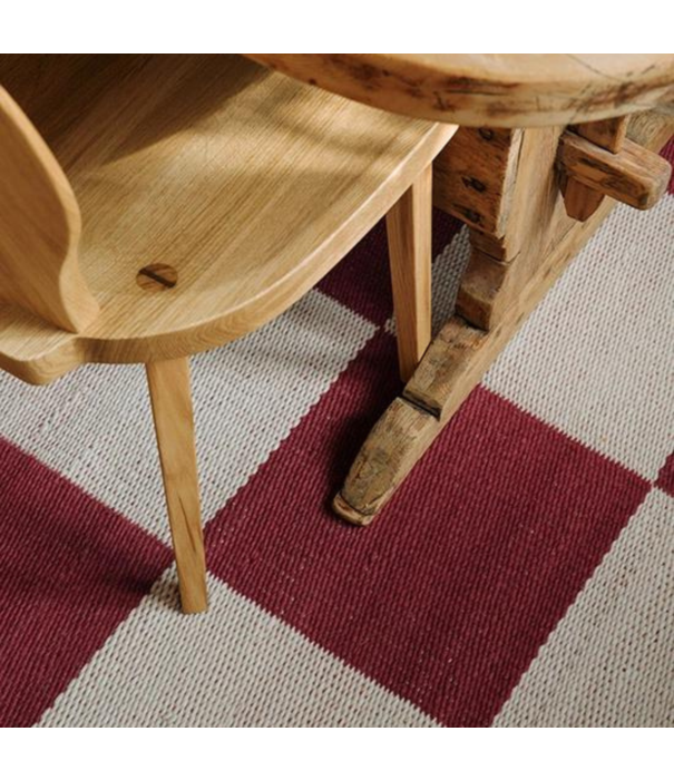 Layered  Layered - Chess Burgundy rug, 100% Nieuw Zealand wol