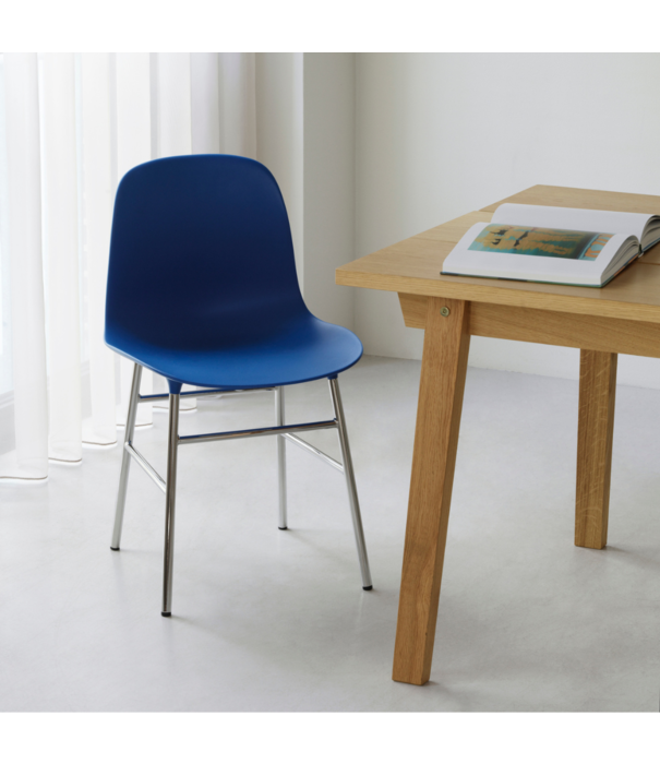 Normann Copenhagen  Form Stoel plastic kuip, stalen poten