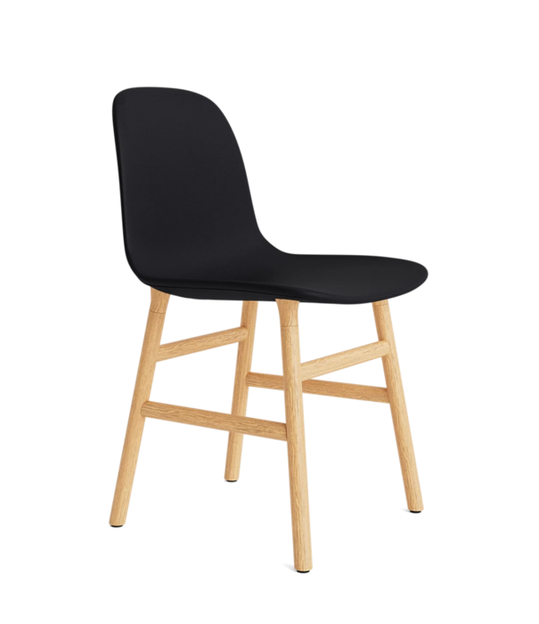 Normann Copenhagen  Form Stoel gestoffeerd, eiken poten