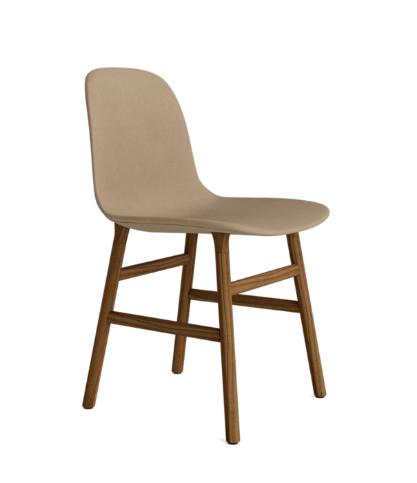 Normann Copenhagen  Form stoel gestoffeerd, walnoot poten