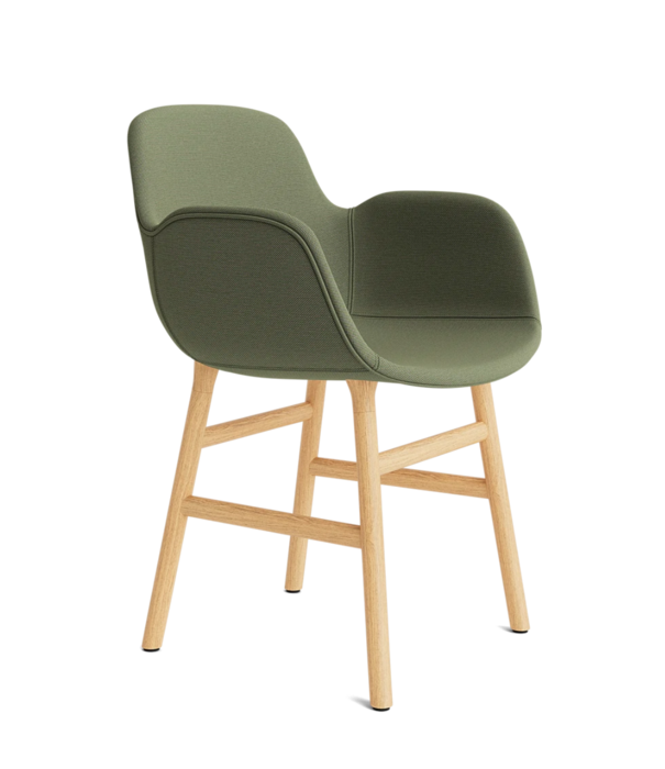 Normann Copenhagen  Form Armstoel gestoffeerd, eiken poten
