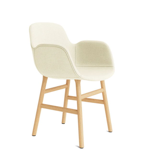 Normann Copenhagen  Form Armstoel gestoffeerd, eiken poten