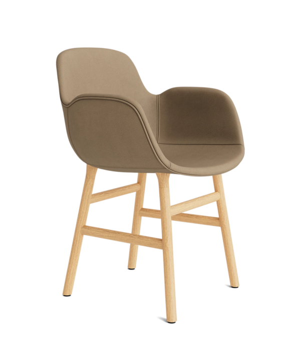 Normann Copenhagen  Form Armstoel gestoffeerd, eiken poten