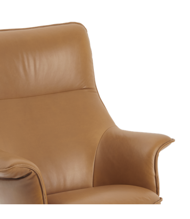 Muuto  Muuto - Doze lounge stoel cognac leer, zwart swivel voet