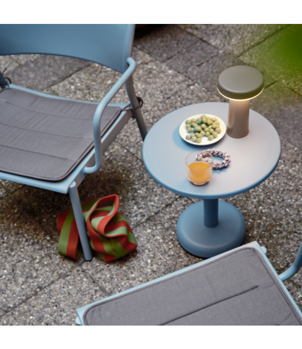 Muuto  Muuto Outdoor - Linear Steel Lounge Armchair Pale Blue