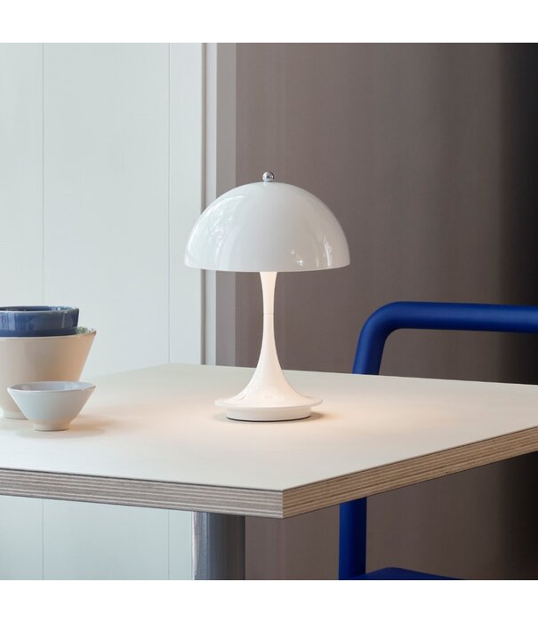 Louis Poulsen  Panthella 250 portable lamp wit opaal
