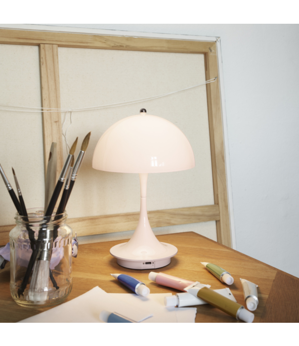 Louis Poulsen  Louis Poulsen - Panthella 160 Portable LED pale blue acryl