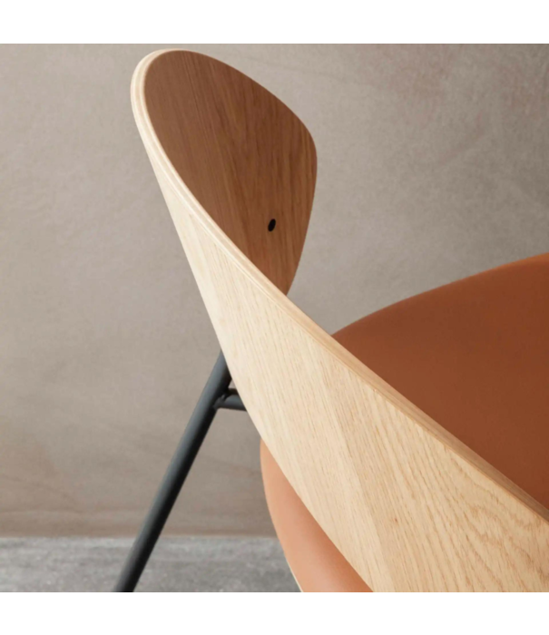 Eva Solo  - Wait to be seated Eva Solo - Dosina Eetkamerstoel geolied eiken, cognac leer zitting