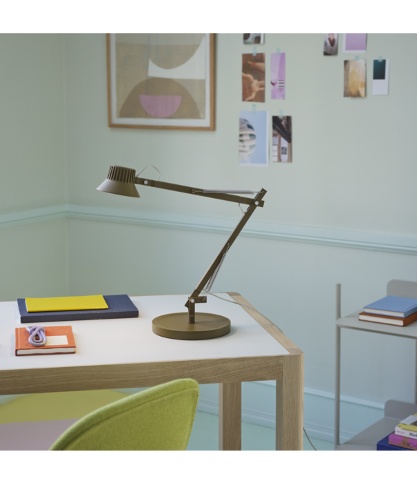 Muuto  Muuto - Dedicate desk lamp S1 brown-green