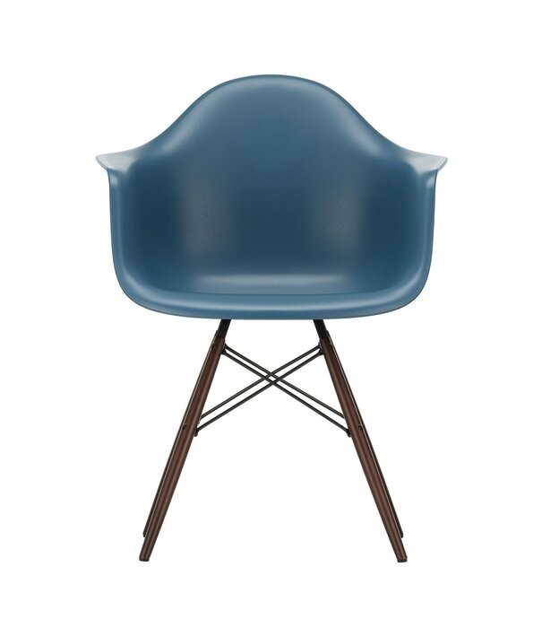 Vitra  Vitra Eames DAW Stoel met arm,  donker esdoorn onderstel