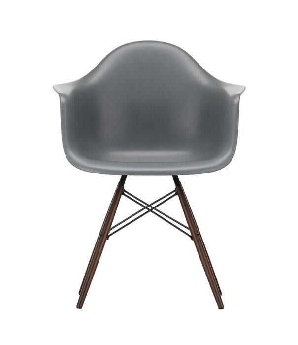 Vitra  Vitra - Eames Plastic Armchair RE DAW donker esdoorn