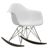 Eames Plastic Armchair RE RAR schommelstoel donker esdoorn