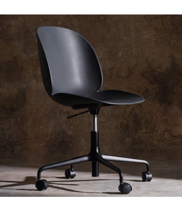 Gubi  Gubi Beetle Meeting Chair hoogte verstelbaar, 4 star swivel met wielen