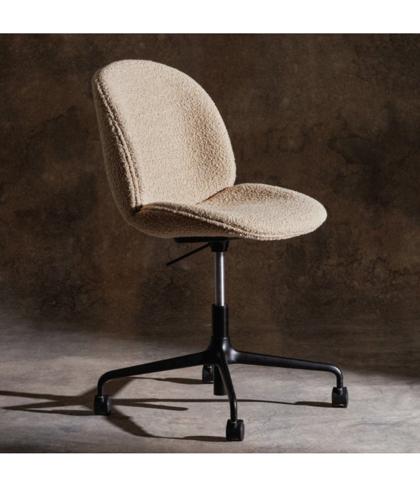 Gubi  Gubi - Beetle Meeting Chair height adjustable, 4 star swivel with wheels