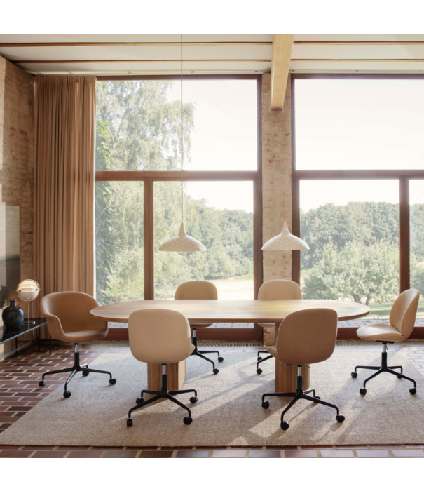 Gubi  Gubi Beetle Meeting Chair hoogte verstelbaar, 4 star swivel met wielen