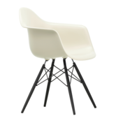 Vitra Eames DAW Plastic Stoel met arm, zwart esdoorn onderstel
