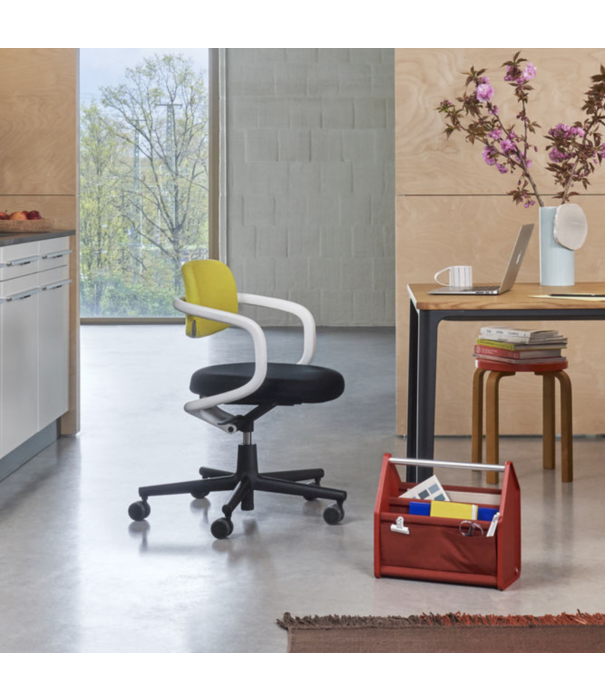 Vitra  Plate Eettafel massief geolied eiken, basic dark 180cm