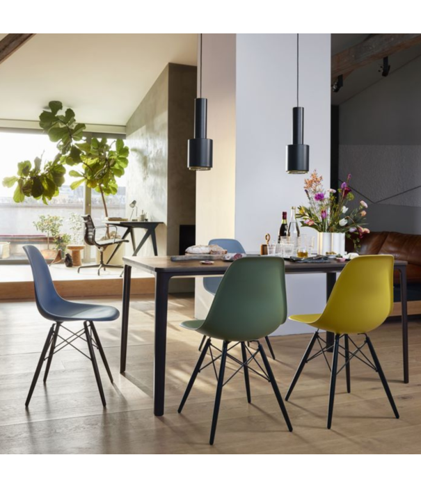 Vitra  Plate Eettafel massief donker eiken, basic dark