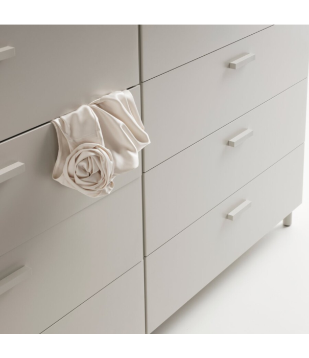 String  String - Two Wide Relief drawers met poten