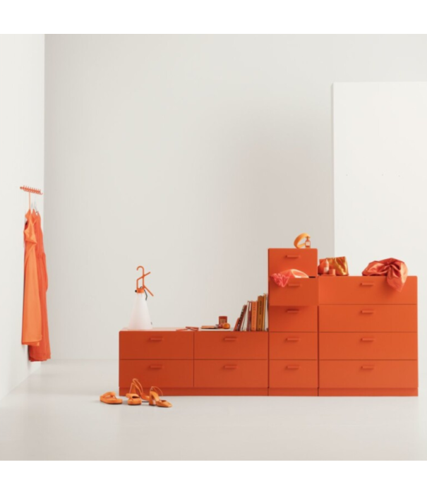String  Furniture Relief One low, One tall, One Wide Ladekast met plint