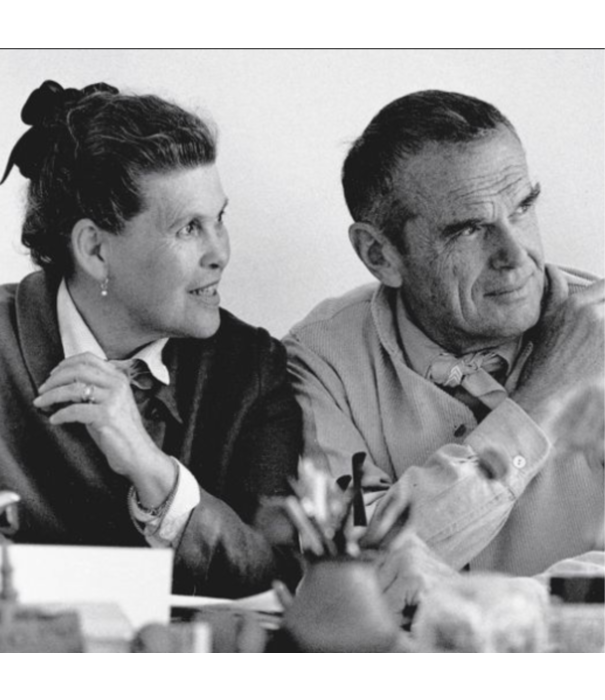 Vitra  Eames DAW Eetkamerstoel met arm, essen onderstel