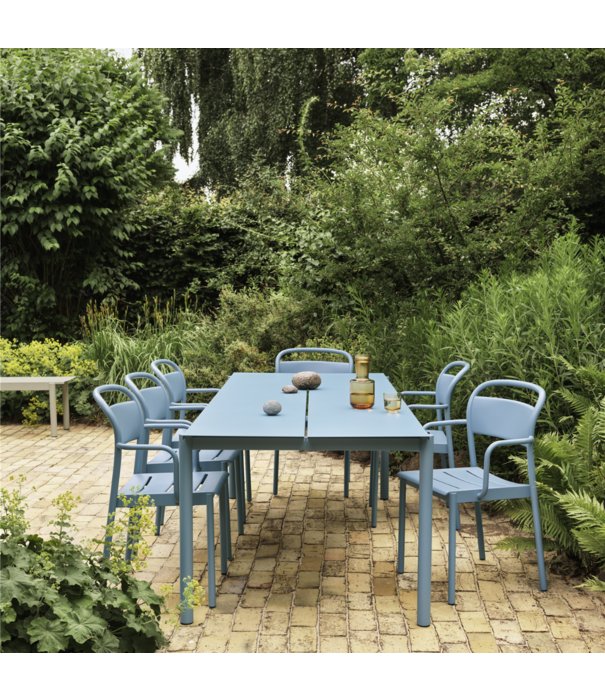 Muuto  Muuto Outdoor - Linear Steel Table pale blue