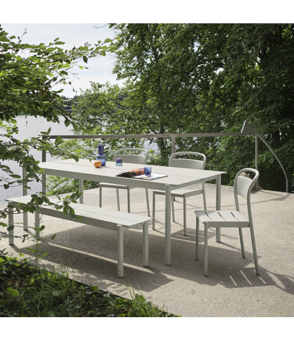 Muuto  Muuto Outdoor - Linear Steel Table pale blue