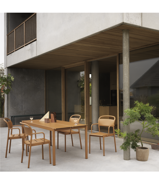 Muuto  Muuto Outdoor - Linear Steel table burnt orange