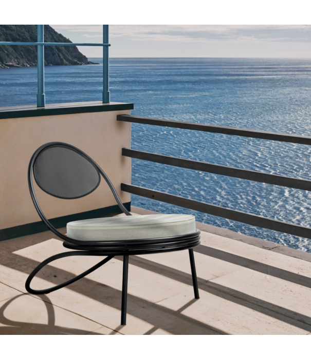 Gubi  Copacabana Lounge Chair black, cushion Lorkey