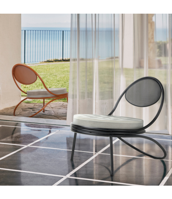 Gubi  Copacabana Lounge Chair orange, cushion Leslie Stripe