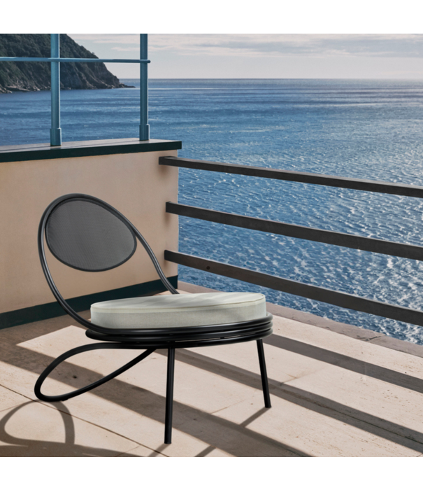 Gubi  Copacabana Lounge Chair orange, cushion Leslie Stripe