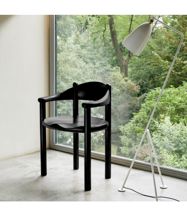 Gubi  Gubi Daumiller Armstoel black pine