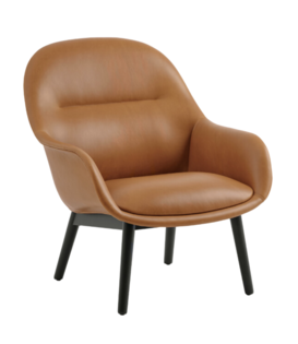 Muuto Fiber Lounge Armstoel, houten poten