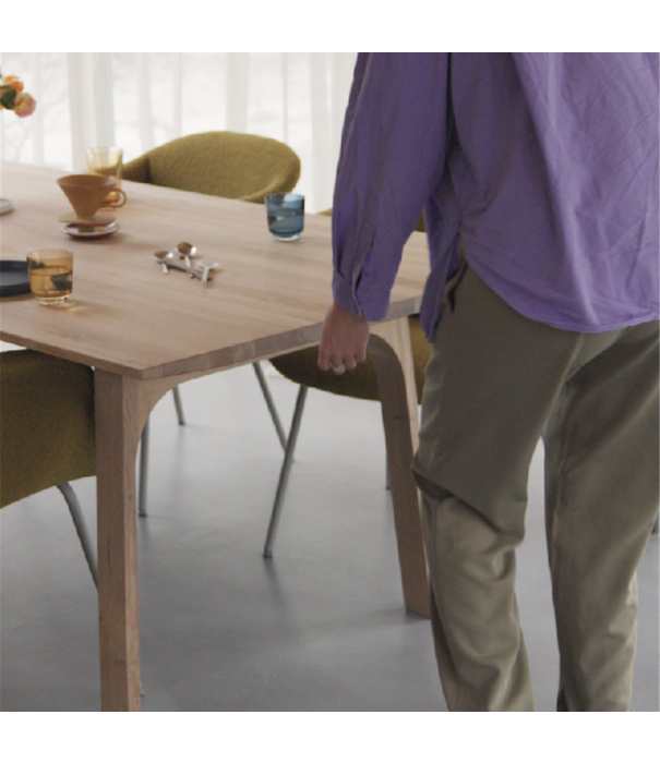 Muuto Earnest Extendable Eettafel donker eiken 260cm
