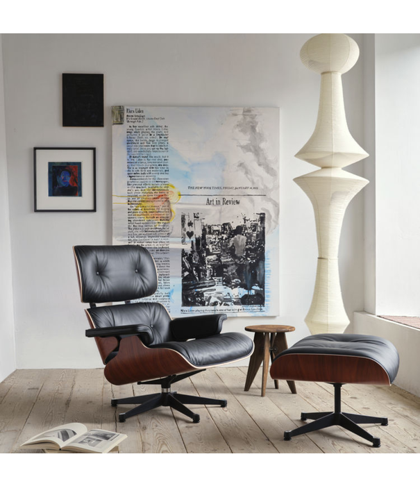 Vitra  Vitra Eames Lounge Chair donker walnoot, chocolate premium F leer