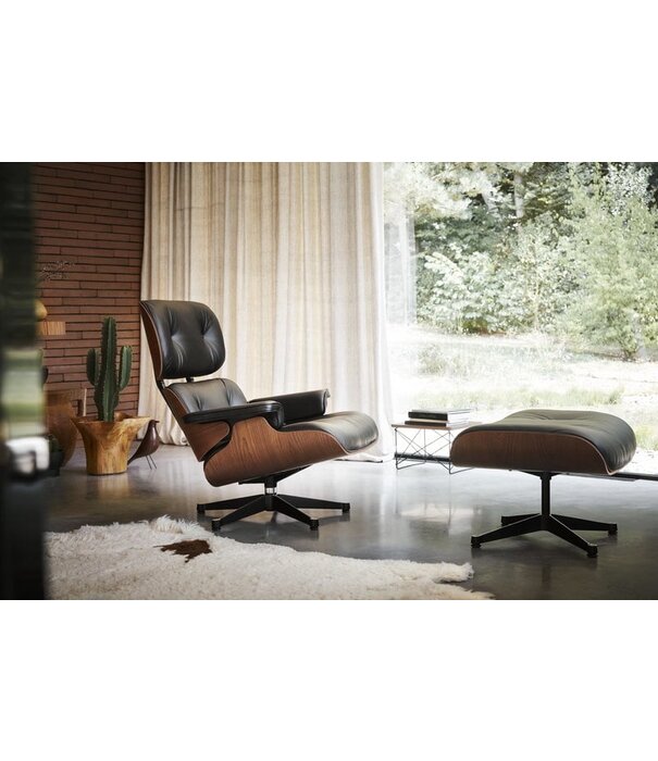Vitra  Eames Lounge Chair donker walnoot, zwart premium F leer
