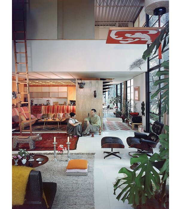 Vitra  Vitra Eames Lounge Chair dark walnut, chocolate premium F leather