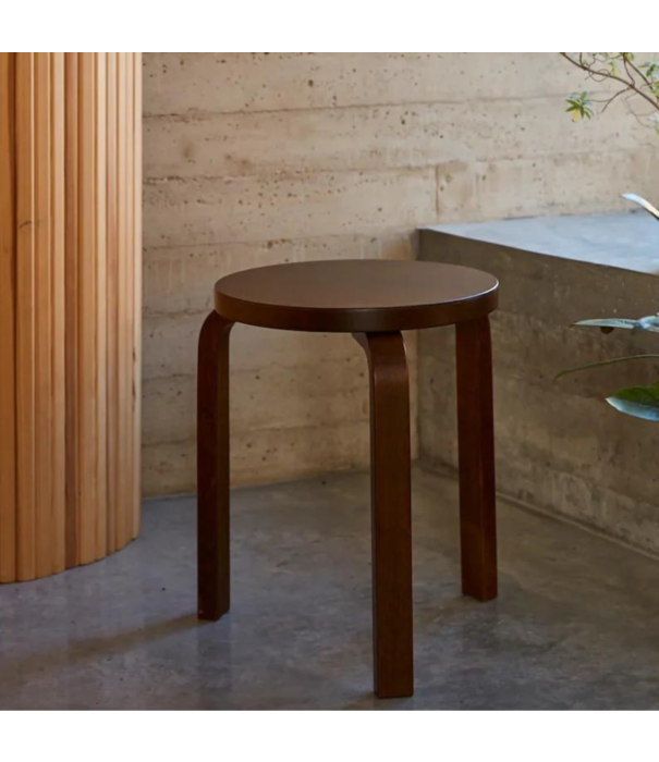 Artek  Stool 60 berken, walnoot gebeitst