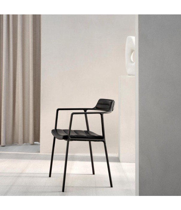 Vipp  Vipp 451 Dining Chair leather, polished aluminium base