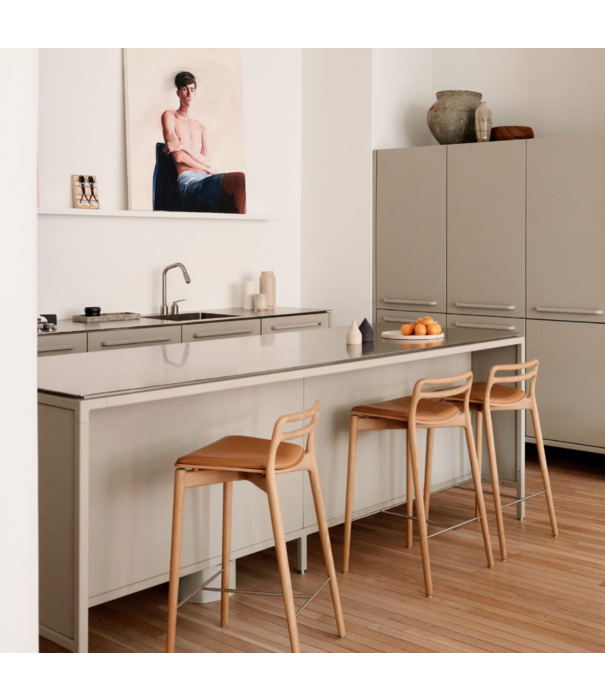 Vipp  Vipp 484 Cabin bar stool light oak, sand leather