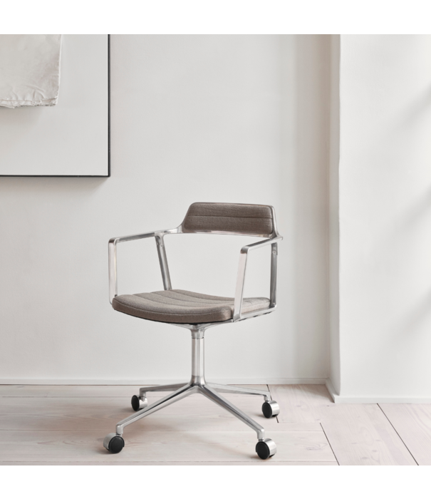 Vipp  Vipp 453 Swivel Chair with castors, variants