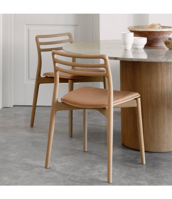 Vipp  Vipp 481 Cabin Chair light oak, sand leather